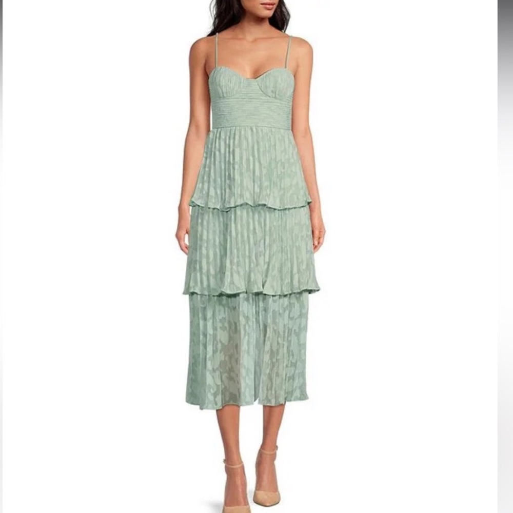 NWT Gianni Bini Esme 3 Tiered Clipped Chiffon Sweetheart Neck
Dress